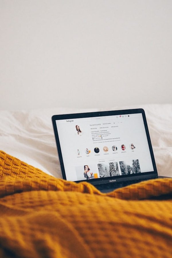 Comment les marques de soins personnels peuvent-elles exploiter le marketing d'influence pour toucher un public spécifique ?